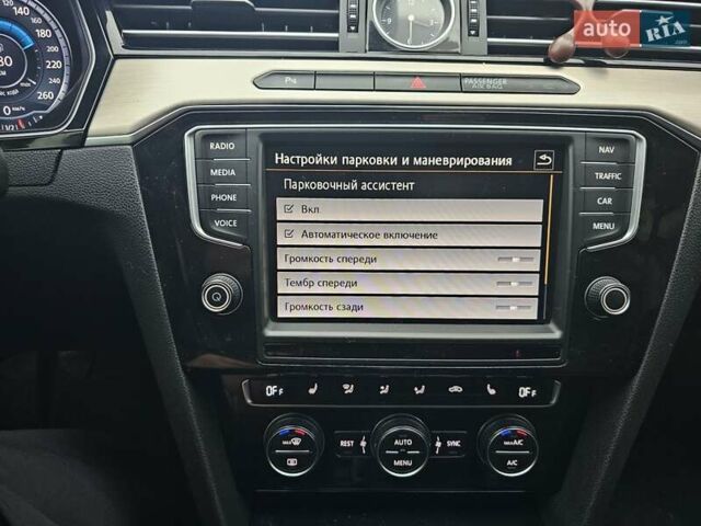 Сірий Фольксваген Пассат, об'ємом двигуна 1.6 л та пробігом 240 тис. км за 14000 $, фото 31 на Automoto.ua