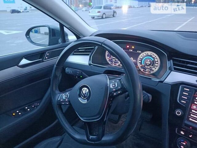 Серый Фольксваген Пассат, объемом двигателя 1.97 л и пробегом 229 тыс. км за 18900 $, фото 16 на Automoto.ua