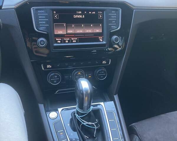 Фольксваген Пассат 2015 в Киеве на Automoto.ua Серый Фольксваген Пассат, объемом двигателя 1.97 л и пробегом 272 тыс. км за 16800 $, фото 5 на Automoto.ua