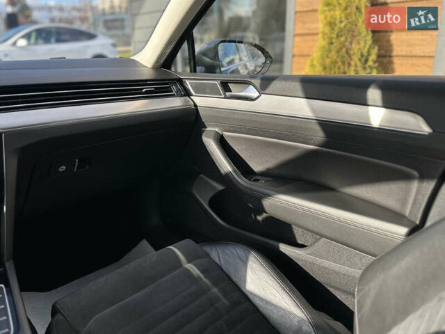 Серый Фольксваген Пассат, объемом двигателя 2 л и пробегом 370 тыс. км за 13999 $, фото 41 на Automoto.ua