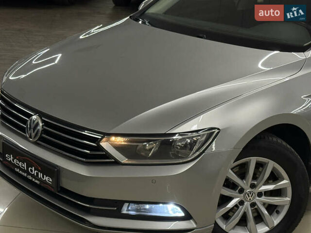 Серый Фольксваген Пассат, объемом двигателя 2 л и пробегом 257 тыс. км за 13599 $, фото 1 на Automoto.ua