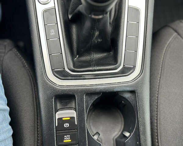 Серый Фольксваген Пассат, объемом двигателя 1.97 л и пробегом 218 тыс. км за 11800 $, фото 19 на Automoto.ua