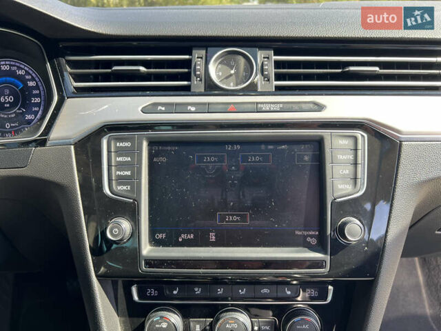 Серый Фольксваген Пассат, объемом двигателя 1.97 л и пробегом 315 тыс. км за 18000 $, фото 35 на Automoto.ua