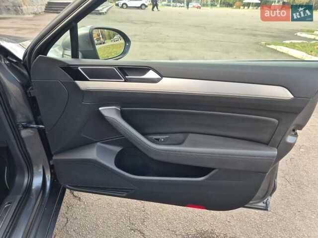 Серый Фольксваген Пассат, объемом двигателя 1.4 л и пробегом 219 тыс. км за 11600 $, фото 22 на Automoto.ua