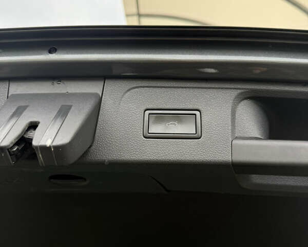 Серый Фольксваген Пассат, объемом двигателя 1.6 л и пробегом 293 тыс. км за 14300 $, фото 2 на Automoto.ua