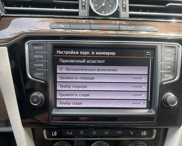 Серый Фольксваген Пассат, объемом двигателя 2 л и пробегом 245 тыс. км за 17995 $, фото 24 на Automoto.ua