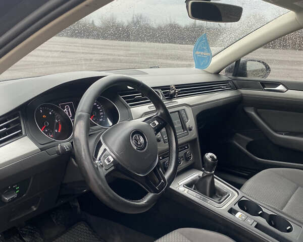 Сірий Фольксваген Пассат, об'ємом двигуна 2 л та пробігом 310 тис. км за 13000 $, фото 4 на Automoto.ua