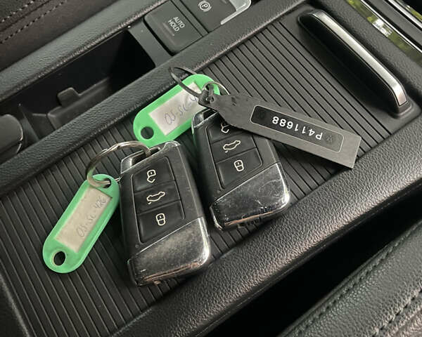 Серый Фольксваген Пассат, объемом двигателя 1.97 л и пробегом 326 тыс. км за 15999 $, фото 54 на Automoto.ua