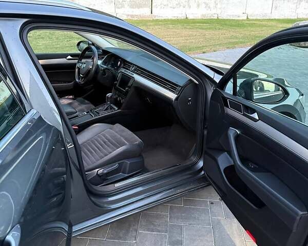 Серый Фольксваген Пассат, объемом двигателя 1.6 л и пробегом 233 тыс. км за 14200 $, фото 16 на Automoto.ua