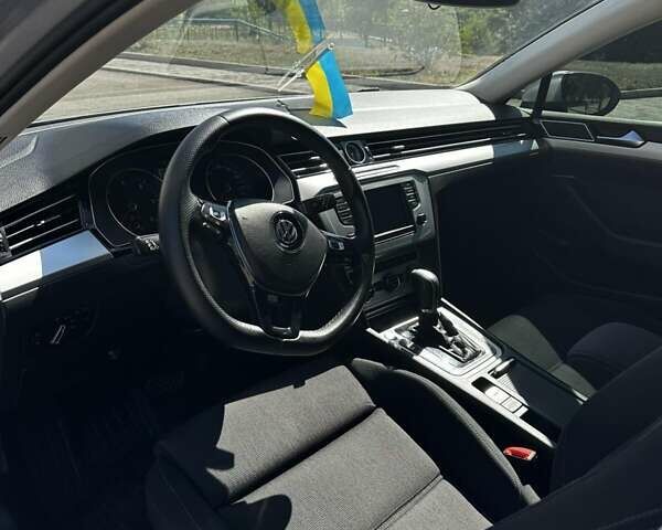 Сірий Фольксваген Пассат, об'ємом двигуна 2 л та пробігом 303 тис. км за 13700 $, фото 10 на Automoto.ua