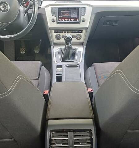 Серый Фольксваген Пассат, объемом двигателя 1.97 л и пробегом 270 тыс. км за 14000 $, фото 18 на Automoto.ua