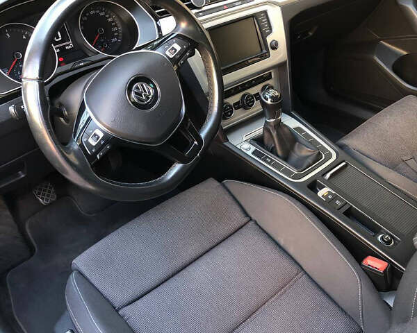 Серый Фольксваген Пассат, объемом двигателя 1.6 л и пробегом 299 тыс. км за 14250 $, фото 12 на Automoto.ua