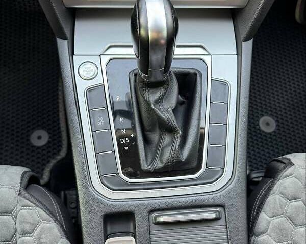 Сірий Фольксваген Пассат, об'ємом двигуна 1.6 л та пробігом 357 тис. км за 12999 $, фото 7 на Automoto.ua