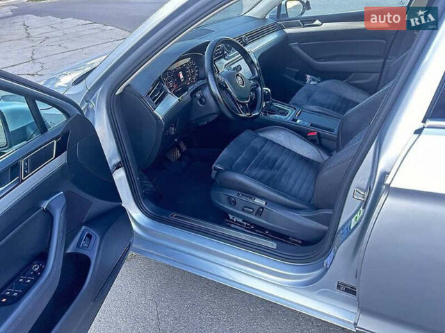 Серый Фольксваген Пассат, объемом двигателя 1.97 л и пробегом 207 тыс. км за 17000 $, фото 2 на Automoto.ua