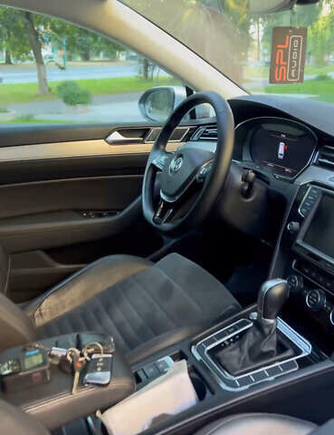 Серый Фольксваген Пассат, объемом двигателя 1.97 л и пробегом 207 тыс. км за 17000 $, фото 8 на Automoto.ua