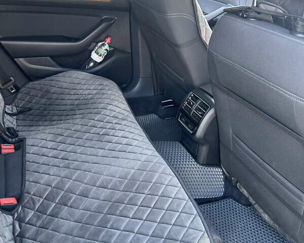 Серый Фольксваген Пассат, объемом двигателя 1.97 л и пробегом 316 тыс. км за 16200 $, фото 14 на Automoto.ua