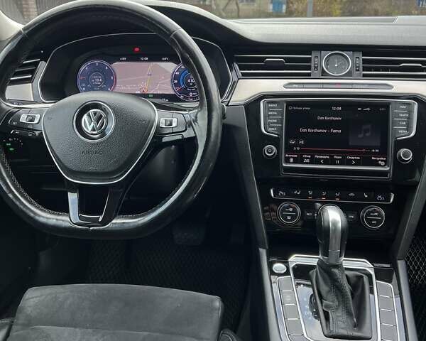 Серый Фольксваген Пассат, объемом двигателя 1.6 л и пробегом 278 тыс. км за 13300 $, фото 18 на Automoto.ua