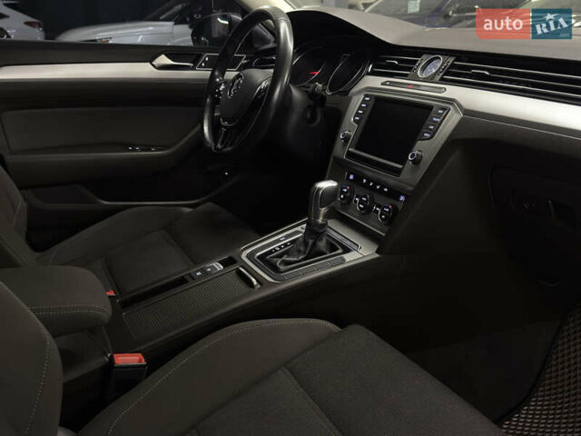 Серый Фольксваген Пассат, объемом двигателя 2 л и пробегом 257 тыс. км за 13599 $, фото 18 на Automoto.ua