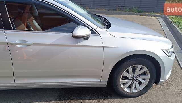 Серый Фольксваген Пассат, объемом двигателя 1.6 л и пробегом 235 тыс. км за 12800 $, фото 24 на Automoto.ua