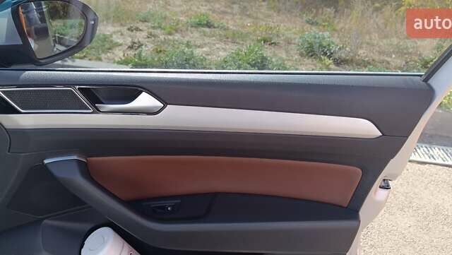 Серый Фольксваген Пассат, объемом двигателя 1.6 л и пробегом 235 тыс. км за 12800 $, фото 26 на Automoto.ua