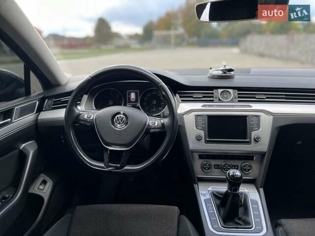 Серый Фольксваген Пассат, объемом двигателя 1.6 л и пробегом 256 тыс. км за 12900 $, фото 3 на Automoto.ua