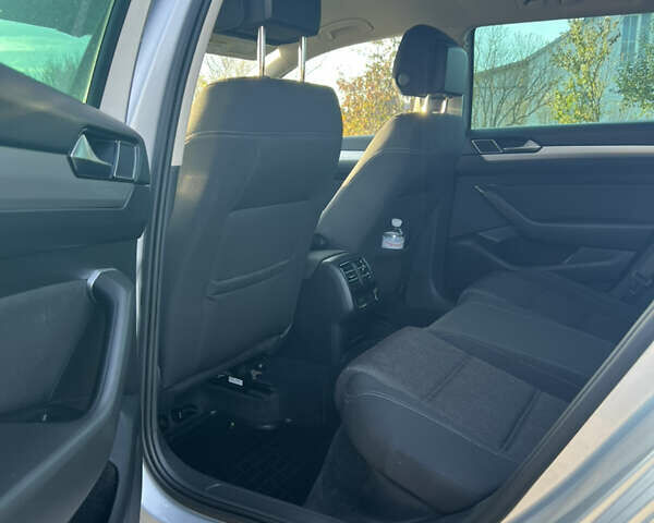 Фольксваген Пассат 2015 в Львове на Automoto.ua Серый Фольксваген Пассат, объемом двигателя 1.97 л и пробегом 315 тыс. км за 13500 $, фото 12 на Automoto.ua