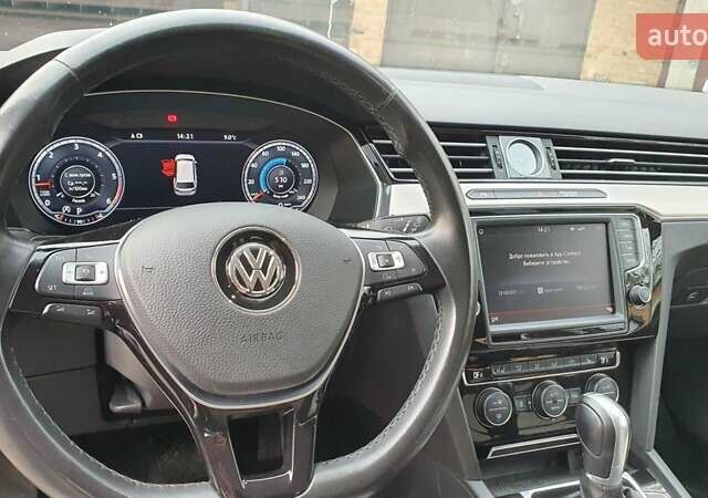 Серый Фольксваген Пассат, объемом двигателя 1.97 л и пробегом 180 тыс. км за 20000 $, фото 7 на Automoto.ua