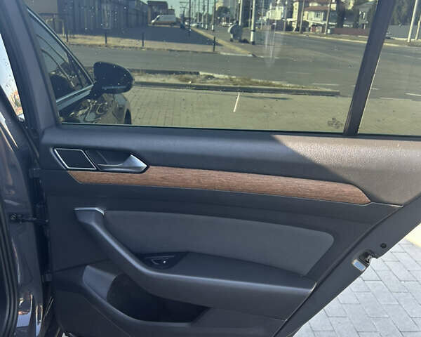 Серый Фольксваген Пассат, объемом двигателя 1.97 л и пробегом 316 тыс. км за 16200 $, фото 17 на Automoto.ua