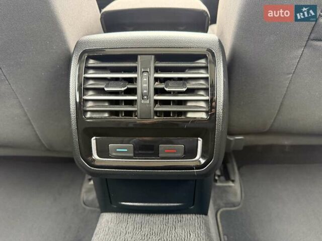 Серый Фольксваген Пассат, объемом двигателя 1.6 л и пробегом 325 тыс. км за 12200 $, фото 20 на Automoto.ua