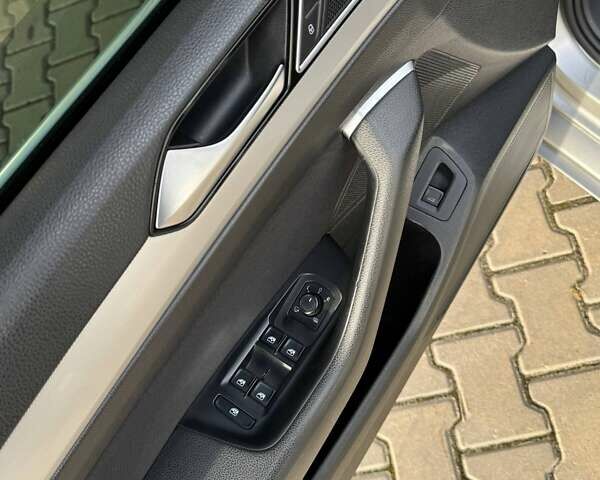 Сірий Фольксваген Пассат, об'ємом двигуна 1.6 л та пробігом 357 тис. км за 12999 $, фото 17 на Automoto.ua