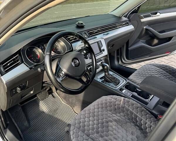 Сірий Фольксваген Пассат, об'ємом двигуна 1.6 л та пробігом 357 тис. км за 12999 $, фото 18 на Automoto.ua