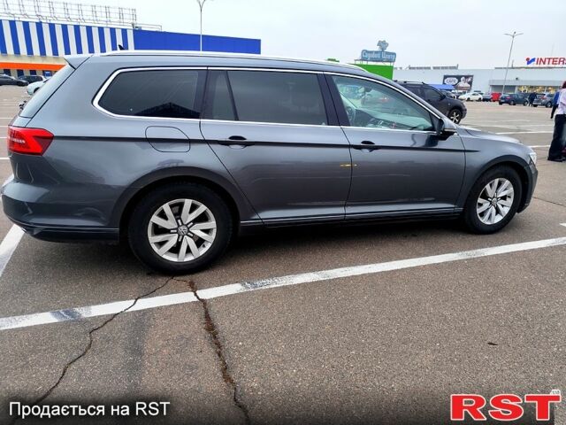 Серый Фольксваген Пассат, объемом двигателя 1.6 л и пробегом 212 тыс. км за 13500 $, фото 2 на Automoto.ua