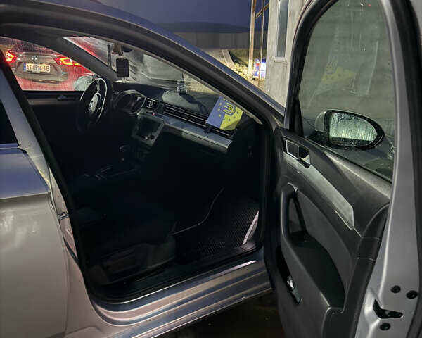 Сірий Фольксваген Пассат, об'ємом двигуна 2 л та пробігом 237 тис. км за 13900 $, фото 15 на Automoto.ua