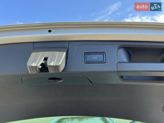 Серый Фольксваген Пассат, объемом двигателя 1.97 л и пробегом 315 тыс. км за 18000 $, фото 31 на Automoto.ua