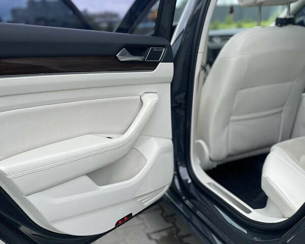 Серый Фольксваген Пассат, объемом двигателя 2 л и пробегом 245 тыс. км за 17995 $, фото 45 на Automoto.ua