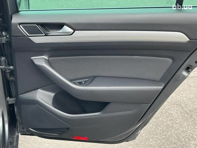 Серый Фольксваген Пассат, объемом двигателя 2 л и пробегом 300 тыс. км за 15390 $, фото 20 на Automoto.ua