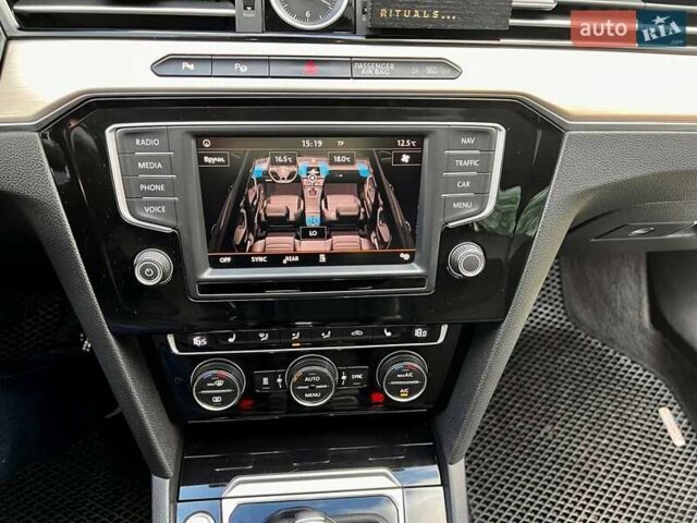 Фольксваген Пассат 2015 в Ивано-Франковске на Automoto.ua Серый Фольксваген Пассат, объемом двигателя 1.97 л и пробегом 293 тыс. км за 17600 $, фото 13 на Automoto.ua