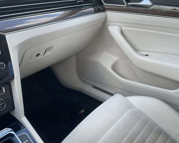 Серый Фольксваген Пассат, объемом двигателя 2 л и пробегом 245 тыс. км за 17995 $, фото 98 на Automoto.ua