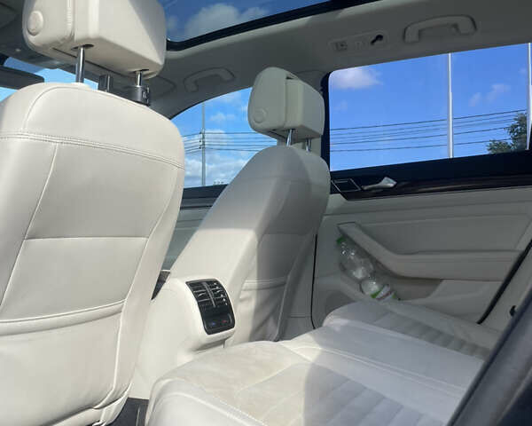 Серый Фольксваген Пассат, объемом двигателя 2 л и пробегом 245 тыс. км за 17995 $, фото 53 на Automoto.ua