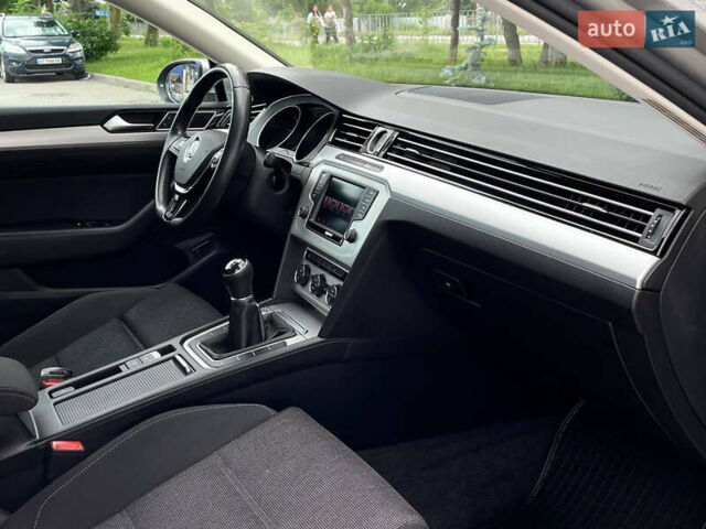 Серый Фольксваген Пассат, объемом двигателя 1.97 л и пробегом 310 тыс. км за 14000 $, фото 2 на Automoto.ua