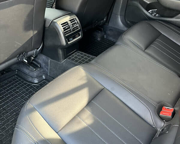 Серый Фольксваген Пассат, объемом двигателя 1.6 л и пробегом 335 тыс. км за 12900 $, фото 12 на Automoto.ua