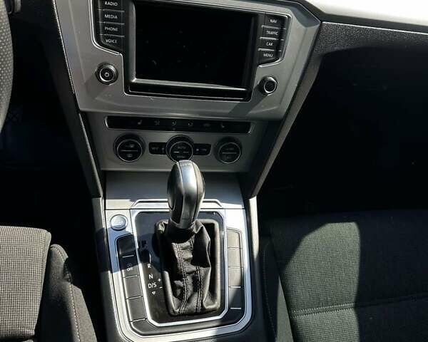 Сірий Фольксваген Пассат, об'ємом двигуна 2 л та пробігом 303 тис. км за 13700 $, фото 17 на Automoto.ua