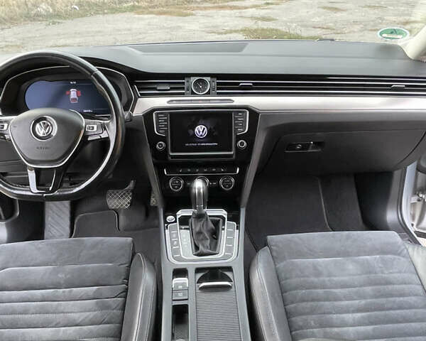 Серый Фольксваген Пассат, объемом двигателя 1.97 л и пробегом 326 тыс. км за 15999 $, фото 52 на Automoto.ua