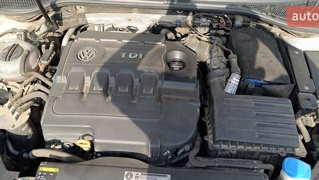 Серый Фольксваген Пассат, объемом двигателя 1.6 л и пробегом 235 тыс. км за 12800 $, фото 91 на Automoto.ua