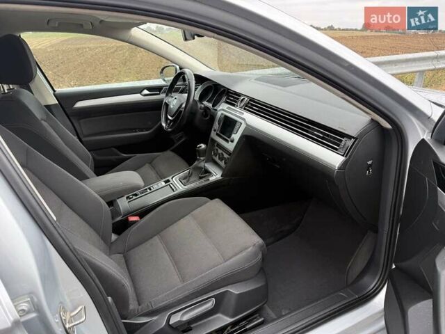 Серый Фольксваген Пассат, объемом двигателя 1.6 л и пробегом 325 тыс. км за 12200 $, фото 22 на Automoto.ua