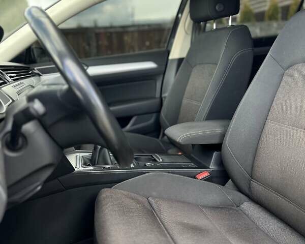 Серый Фольксваген Пассат, объемом двигателя 1.6 л и пробегом 256 тыс. км за 12900 $, фото 5 на Automoto.ua