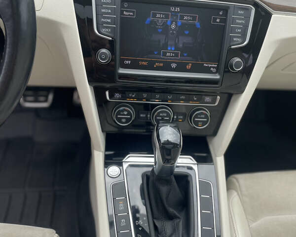 Серый Фольксваген Пассат, объемом двигателя 2 л и пробегом 245 тыс. км за 17995 $, фото 41 на Automoto.ua