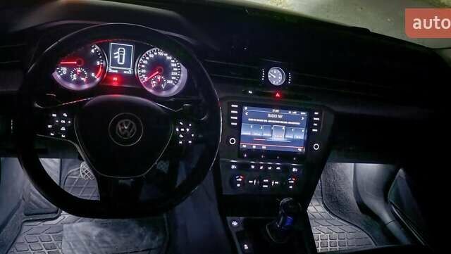 Серый Фольксваген Пассат, объемом двигателя 1.6 л и пробегом 235 тыс. км за 12800 $, фото 9 на Automoto.ua