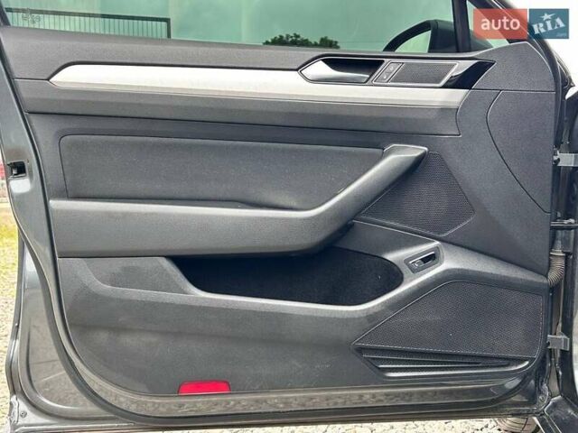 Серый Фольксваген Пассат, объемом двигателя 1.97 л и пробегом 334 тыс. км за 13000 $, фото 11 на Automoto.ua