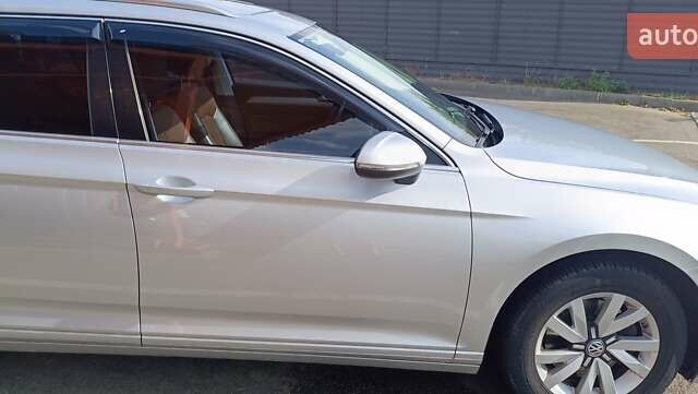 Серый Фольксваген Пассат, объемом двигателя 1.6 л и пробегом 235 тыс. км за 12800 $, фото 63 на Automoto.ua